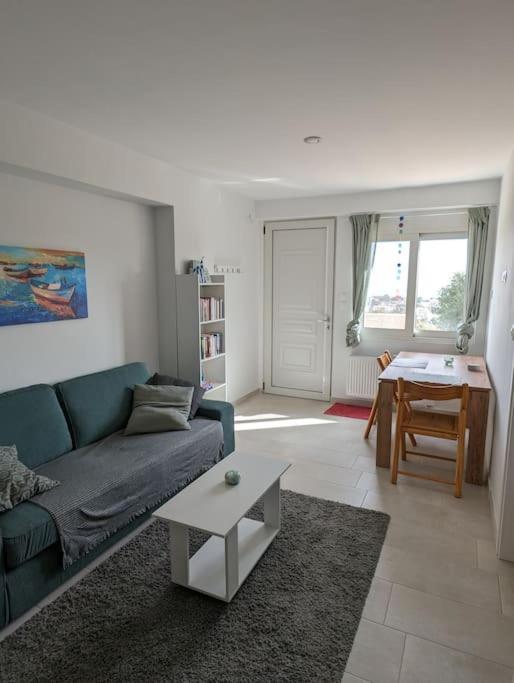 Vasiliki Studio, Beautiful New Built 10 Km To Airport Apartment *