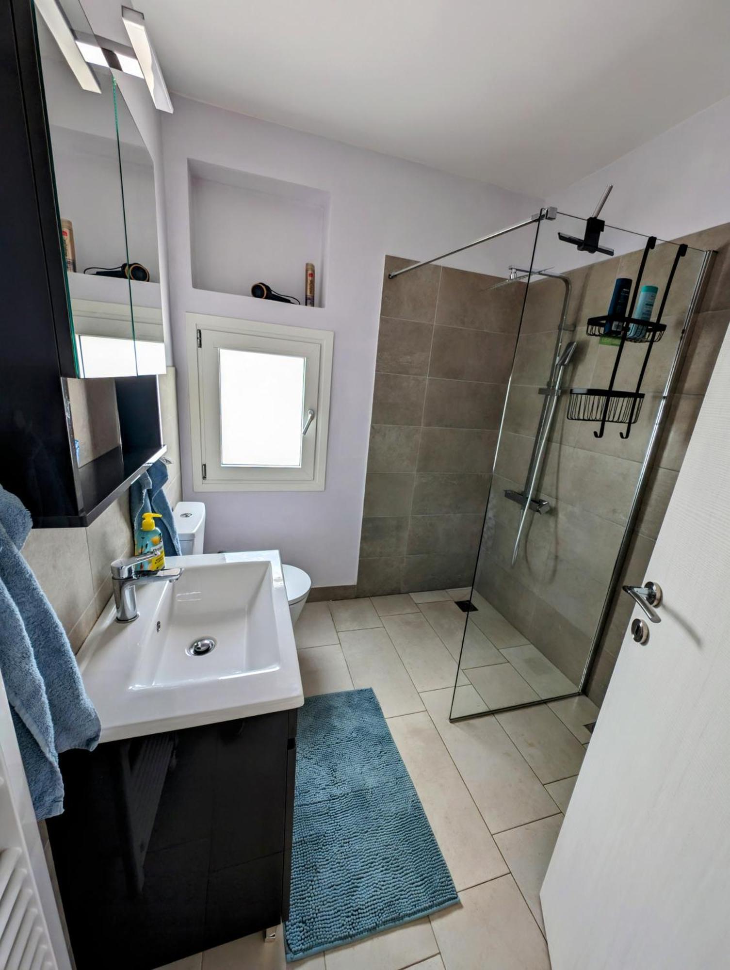 Vasiliki Studio, Beautiful New Built 10 Km To Airport Apartment Artemida (Attica)