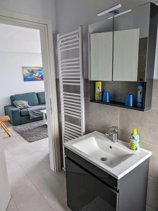 Vasiliki Studio, Beautiful New Built 10 Km To Airport *